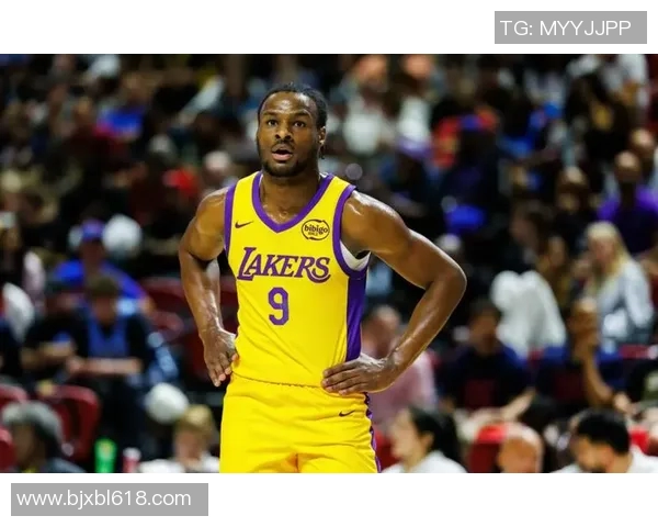 足球明星布朗尼的个人简介与精彩瞬间图片分享